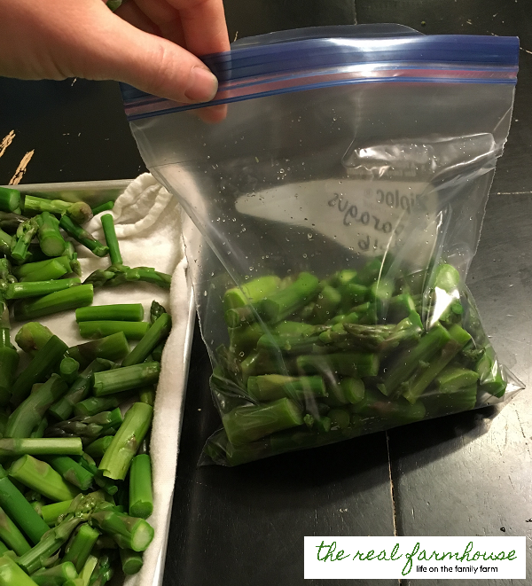 What to do with ALL THAT asparagus .... FAST!!! How to freeze asparagus super fast.