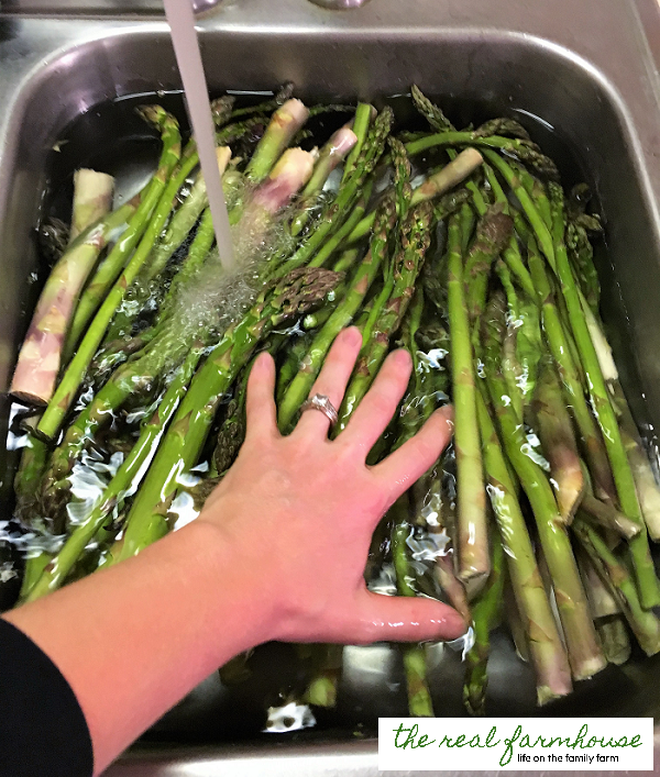 What to do with ALL THAT asparagus .... FAST!!! How to freeze asparagus super fast.