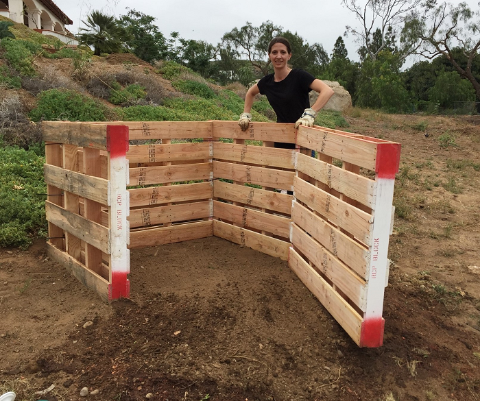 DIY compost bin from pallets and zip ties