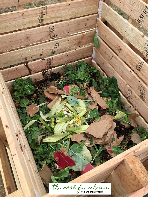 DIY 10 minute pallet compost bin. Quick and easy classy looking compost project